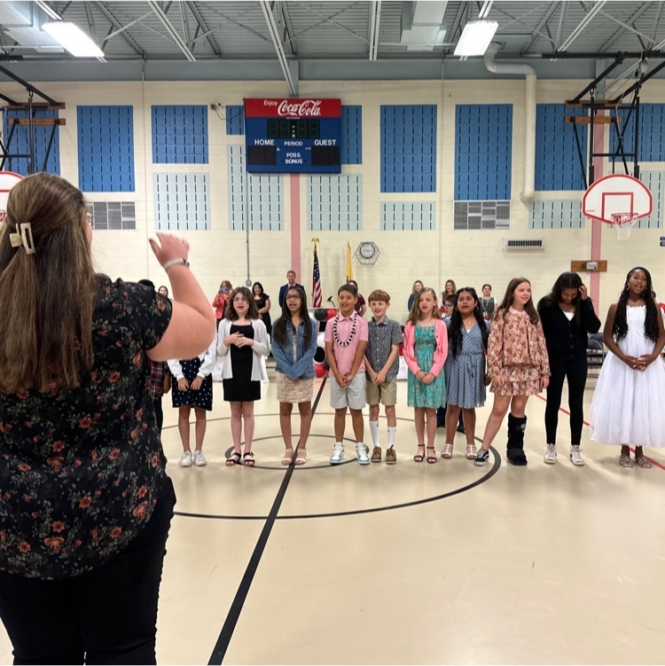 5th grade choir sings